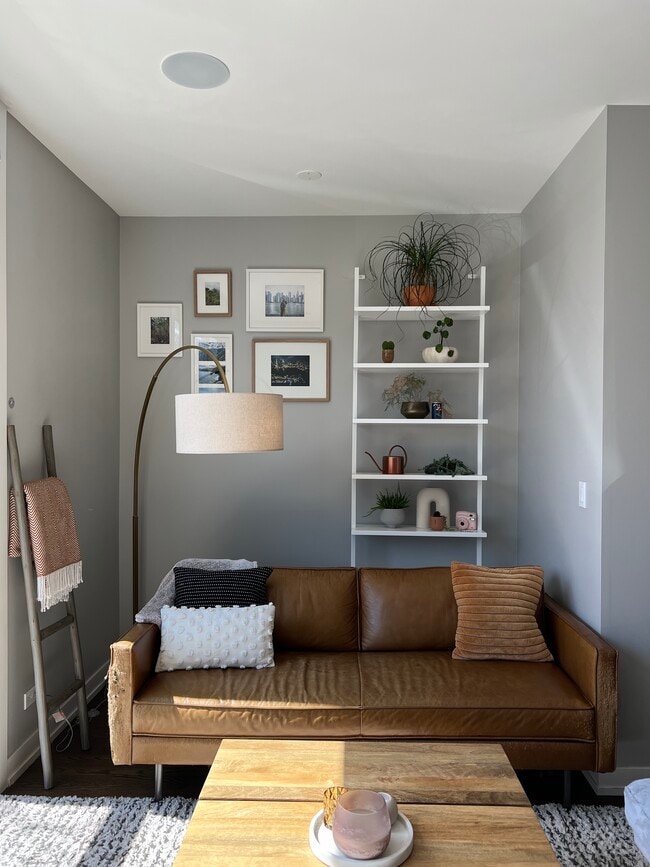 1534 W Cortez St, Unit 2 in Chicago, IL - Foto de edificio - Building Photo