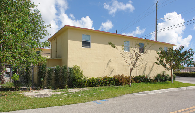 817 N Dixie Hwy in Pompano Beach, FL - Building Photo - Building Photo