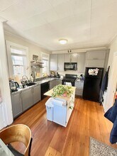 105 Day St, Unit 2 in Boston, MA - Foto de edificio - Building Photo