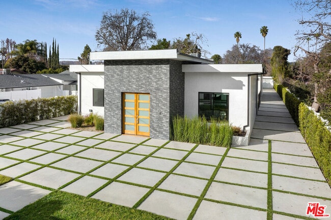 22931 Dolorosa St in Los Angeles, CA - Building Photo - Building Photo