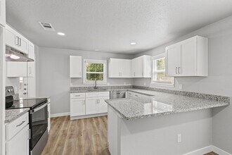 304 Myers Ave in Cleburne, TX - Building Photo - Building Photo