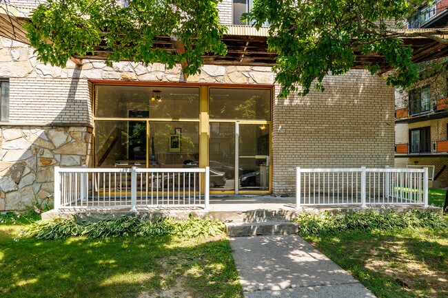 6051 Émile-Nelligan Rue in Montréal, QC - Building Photo - Building Photo
