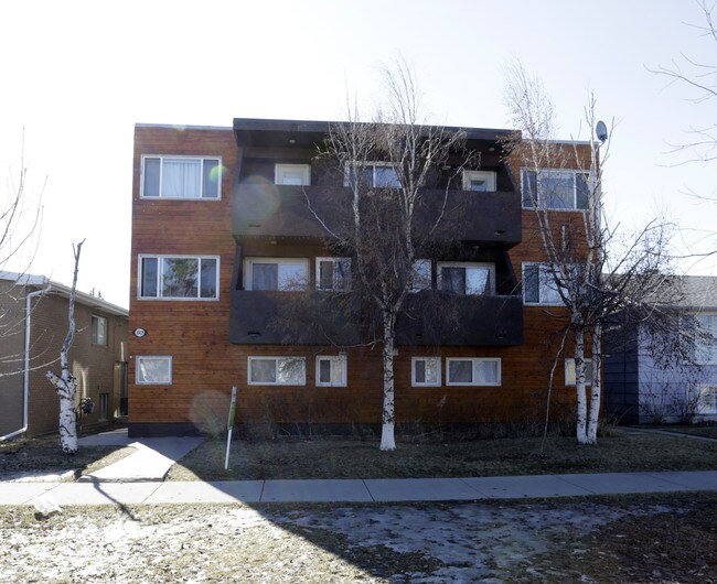 1905 11th Ave SW in Calgary, AB - Building Photo - Primary Photo