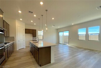 155 Marlette Crk Pl in Las Vegas, NV - Building Photo - Building Photo