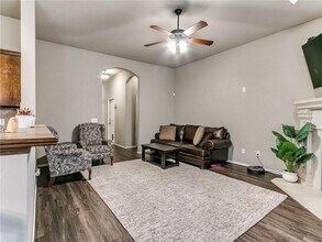 517 Apple Tree Ln in Moore, OK - Building Photo - Building Photo