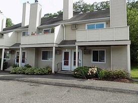 112 Willow Springs in New Milford, CT - Building Photo