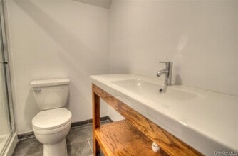 11 Pulaski Pl in Port Washington, NY - Building Photo - Building Photo