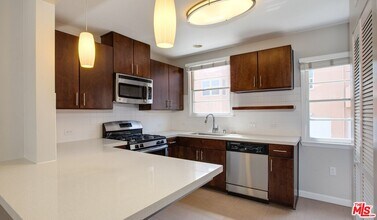 1130 Lake St-Unit -1 in Los Angeles, CA - Building Photo - Building Photo