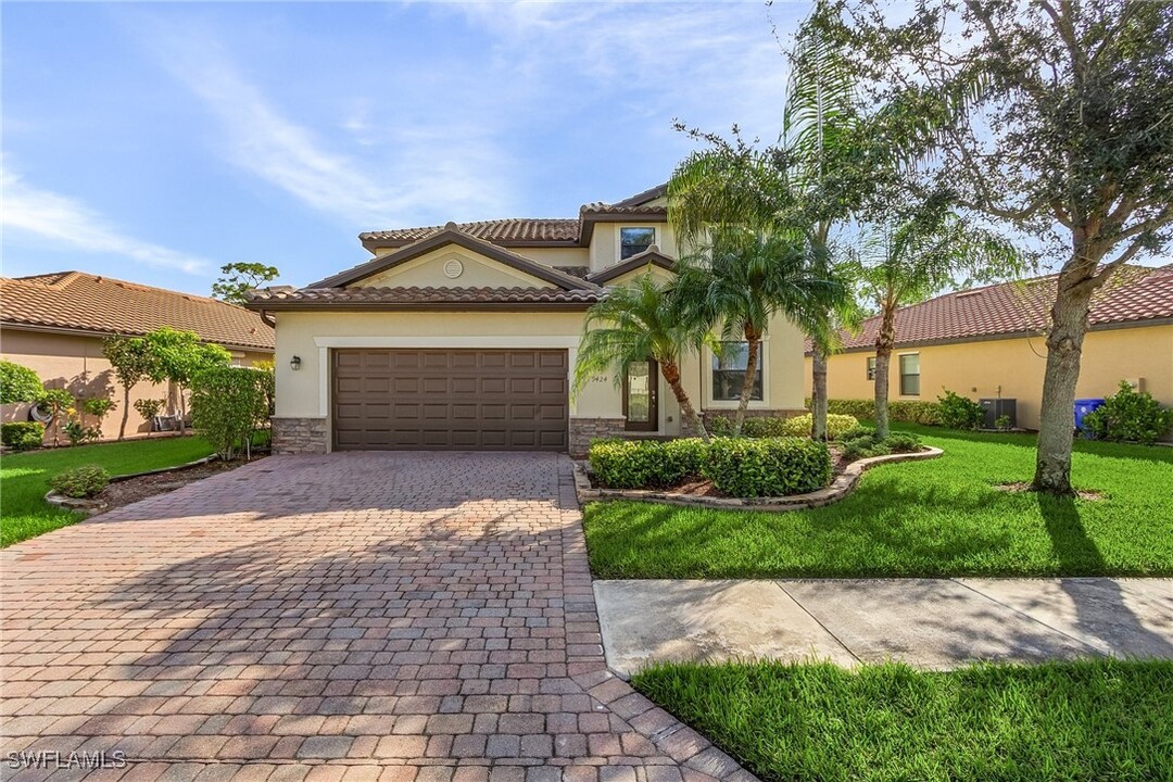 9424 River Otter Dr in Ft. Myers, FL - Foto de edificio