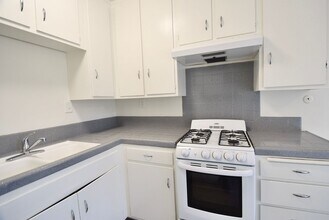 10843 Kling St in Los Angeles, CA - Building Photo - Building Photo