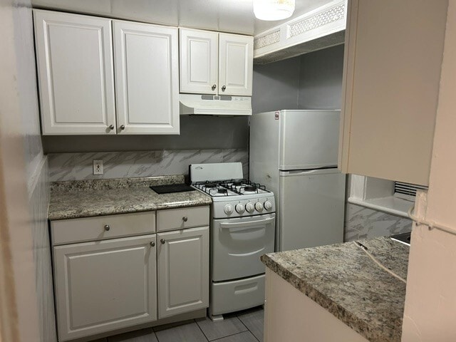 40 Lincoln Ave in Pelham, NY - Foto de edificio - Building Photo