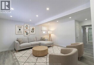 1819 Francois Rd in Windsor, ON - Foto de edificio - Building Photo