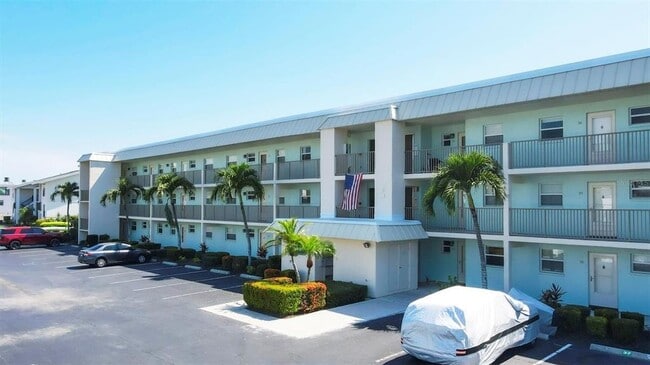 9200 Midnight Pass Rd in Sarasota, FL - Building Photo - Building Photo