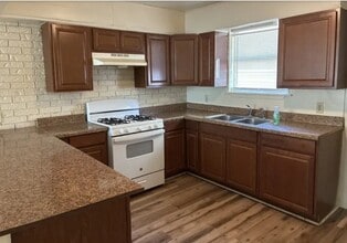 604 W 4th St, Unit 01 in Taylor, TX - Building Photo - Building Photo