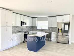 585 Queens Mirror Cir in Casselberry, FL - Building Photo - Building Photo