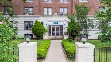 331 Elmora Avenue in Elizabeth, NJ - Building Photo - Building Photo