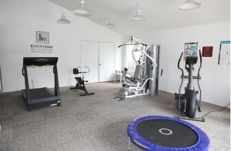 43405 30th St W in Lancaster, CA - Foto de edificio - Building Photo