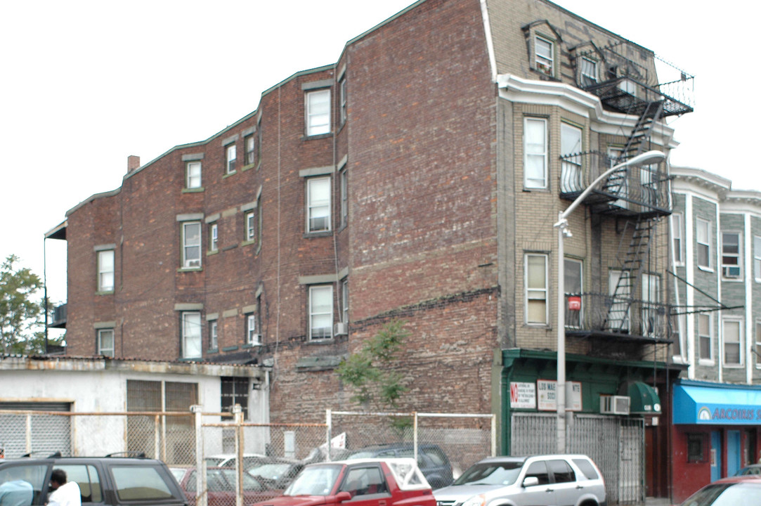 324 Market St in Paterson, NJ - Foto de edificio