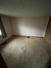 202 St Clair Ave SW in New Philadelphia, OH - Building Photo - Building Photo