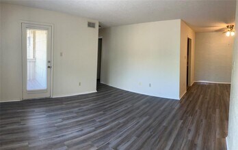 8210 Bent Tree Rd in Austin, TX - Building Photo - Building Photo