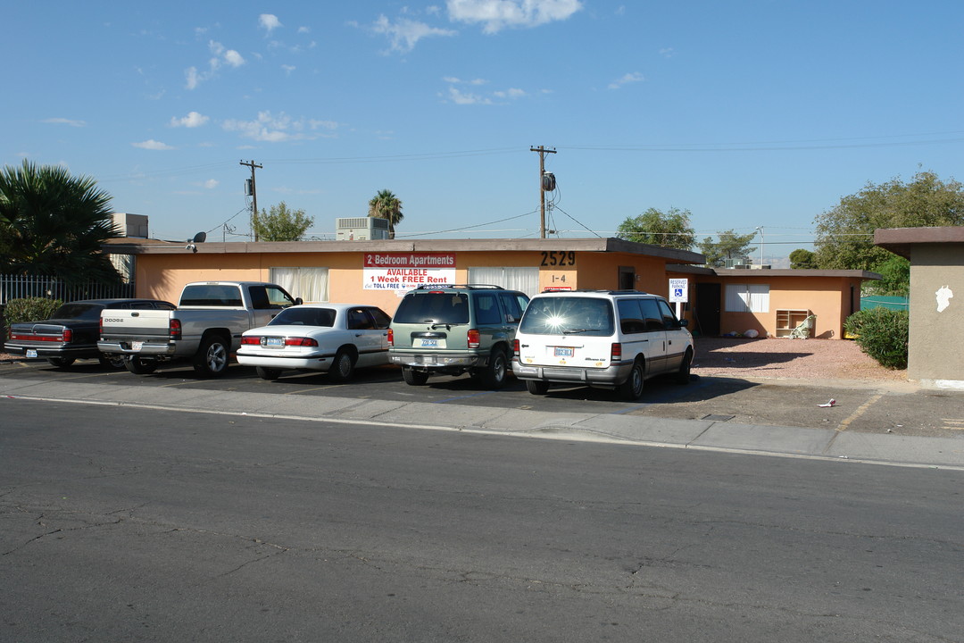 2533-2539 Statz St in North Las Vegas, NV - Building Photo