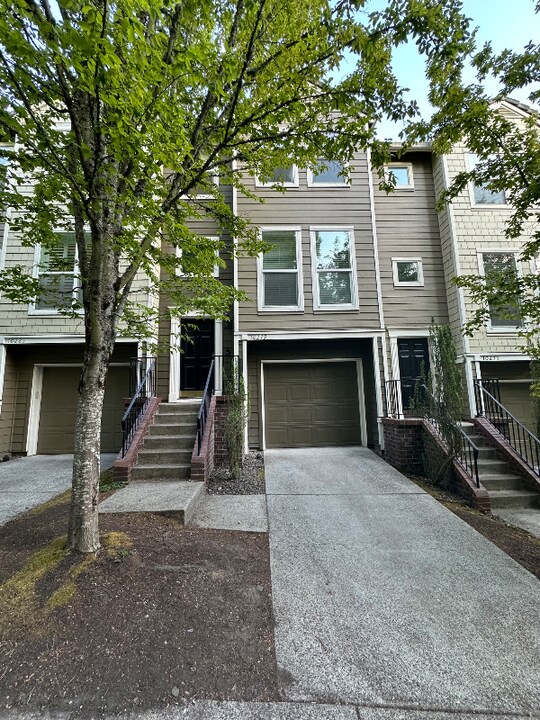 10279 NW Wilshire Ln in Portland, OR - Foto de edificio