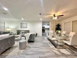 5346 Windswept Ln in Houston, TX - Building Photo - Building Photo