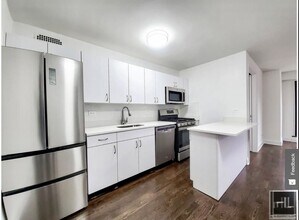 E 16 ST, Unit 17F in New York, NY - Foto de edificio - Building Photo