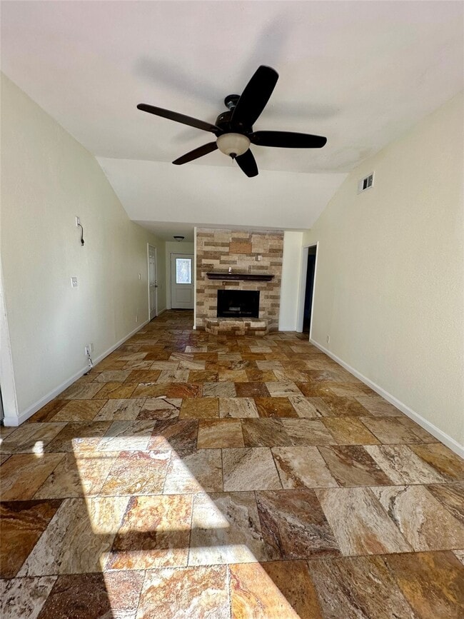 5142 37th St E in Dickinson, TX - Building Photo - Building Photo