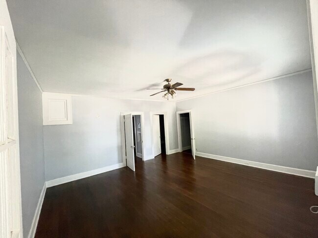 426 W Huisache Ave, Unit Apartment in San Antonio, TX - Building Photo - Building Photo