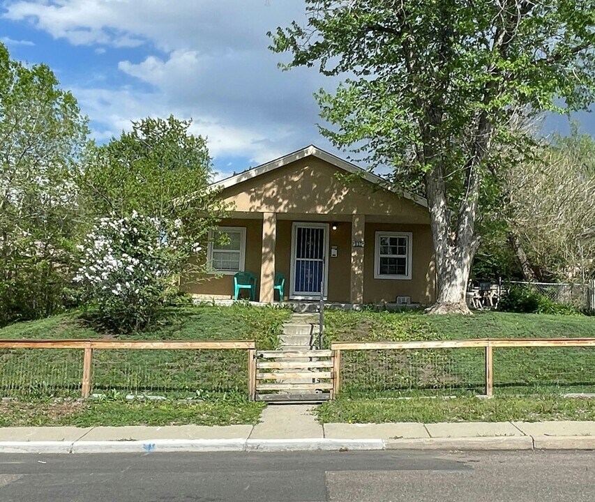 810 Lowell Blvd in Denver, CO - Building Photo