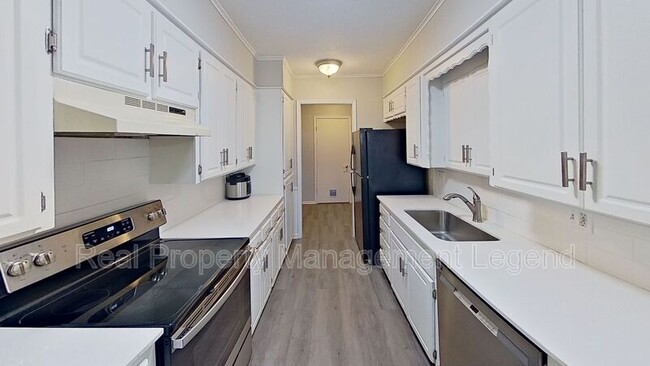 property at 821 W Woodard St