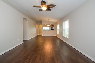 1105 Seminole Sky Dr in Ruskin, FL - Building Photo - Building Photo