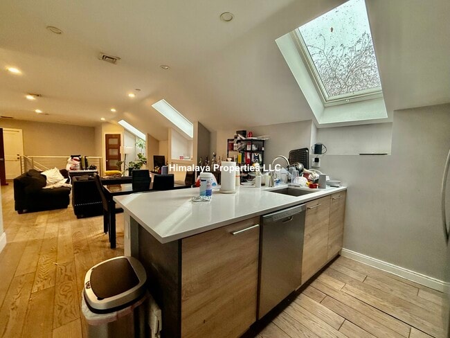 407 Dudley St, Unit #1