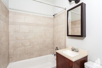 815 W Cornelia Ave in Chicago, IL - Building Photo - Building Photo