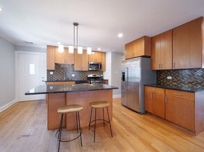 6812 N Wolcott Ave in Chicago, IL - Building Photo - Building Photo