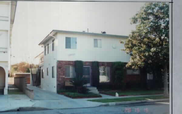 12607 Kornblum Ave in Hawthorne, CA - Foto de edificio - Building Photo