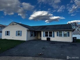 3 Joyce Dr in Piscataway, NJ - Building Photo