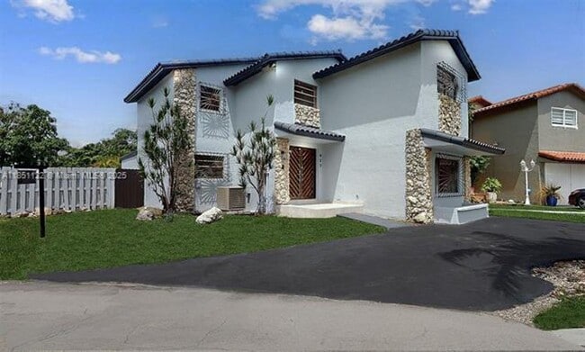 property at 917 SW 135th Ct