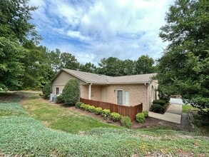 101 Glenwood Cir in South Hill, VA - Building Photo - Building Photo