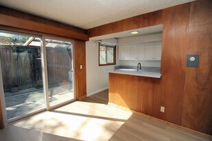 3200-3236 SW Marigold St in Portland, OR - Building Photo