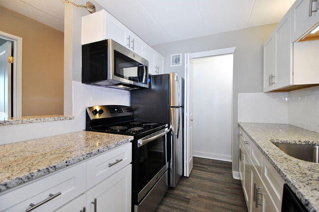 Residences of Troy Apartments - Troy, MI in Troy, MI - Foto de edificio - Building Photo