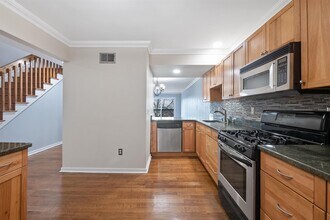 18 Skyview Terrace in Clifton, NJ - Building Photo - Building Photo