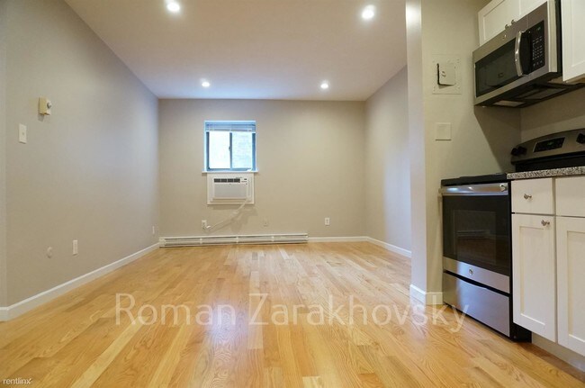 1198 Commonwealth Avenue-Unit -# 11RZ in Boston, MA - Building Photo - Building Photo