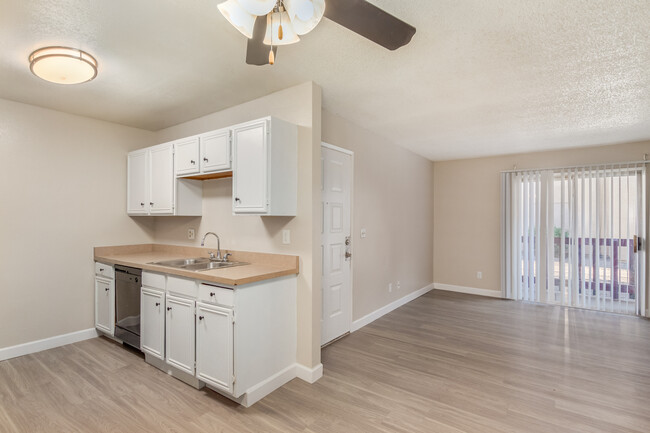 Corona Del Sol in Phoenix, AZ - Building Photo - Building Photo