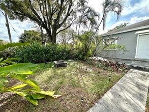 1147 15th Ave N in Lake Worth Beach, FL - Building Photo - Building Photo