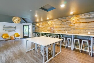 Corbella at Juanita Bay in Kirkland, WA - Foto de edificio - Building Photo
