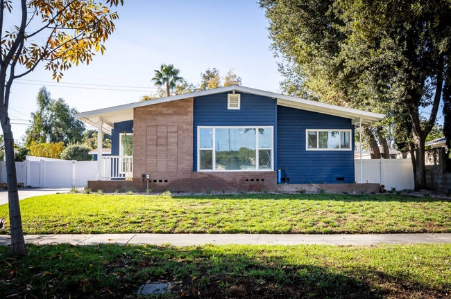 property at 3538 Roslyn St
