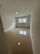 15201 NE 6th Ave, Unit c110 in North Miami Beach, FL - Building Photo - Building Photo