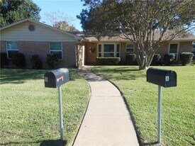 2308 Barton Skyway in Austin, TX - Building Photo